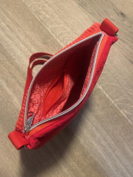 Futterstoff und Innentasche mit Reißverschluss
